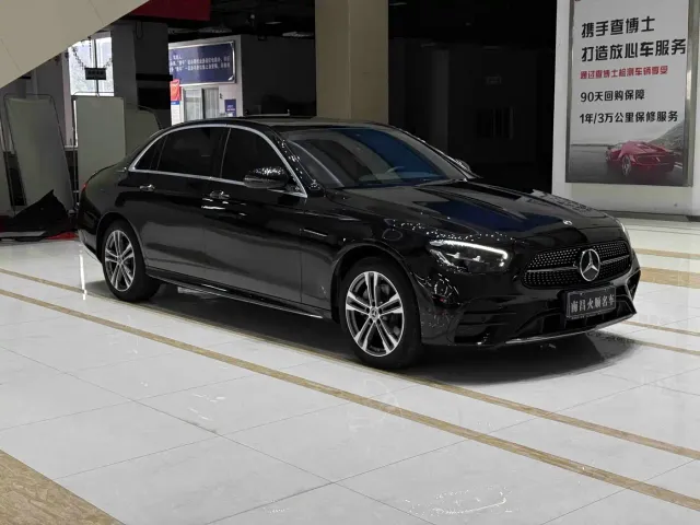 Mercedes-Benz E-Class — Фото автомобиля 3