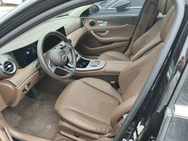 Mercedes-Benz E-Class — Фото автомобиля 14