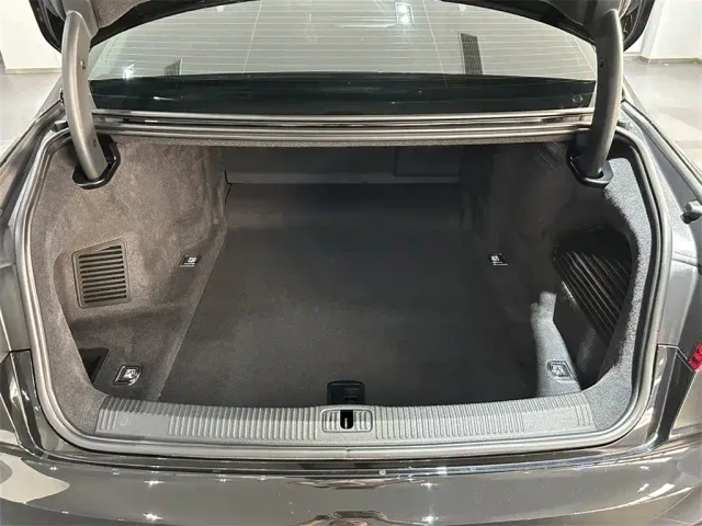 Audi A8 — Фото автомобиля 9