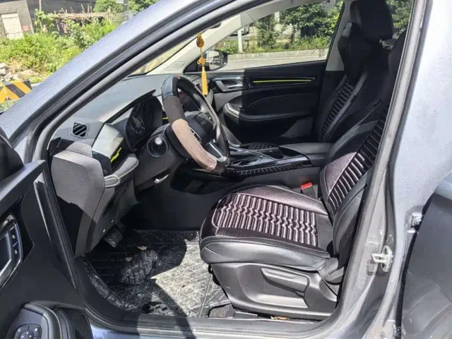 Roewe i5 — Фото автомобиля 9