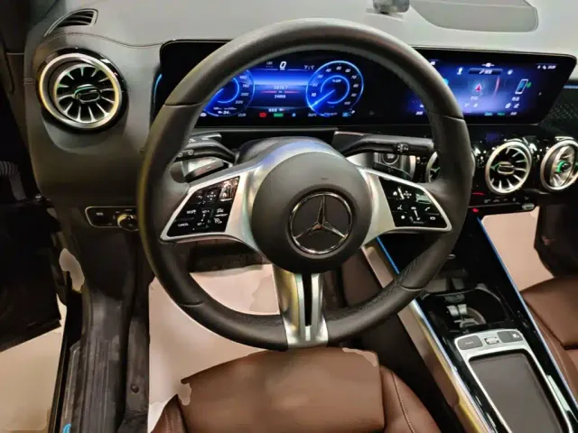 Mercedes-Benz EQB — Фото автомобиля 10