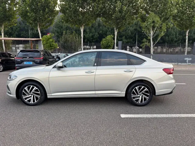 Volkswagen Lavida — Фото автомобиля 4