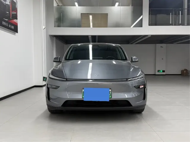Tesla Model Y — Фото автомобиля 2
