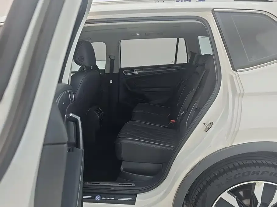 Volkswagen Tiguan L 2022 330TSI Auto 2WD R-Line Premium Edition — Фото автомобиля 11