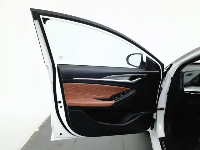 Changan Eado — Фото автомобиля 8