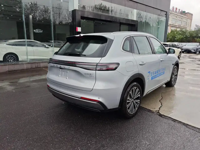 Geely Galaxy Starship 7 EM-i — Фото автомобиля 5