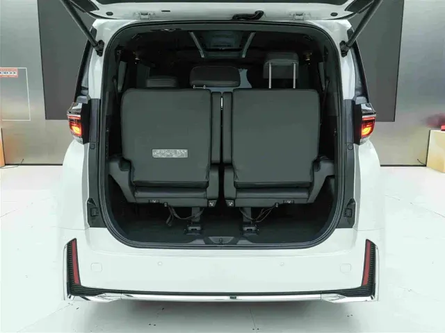 Toyota Vellfire — Фото автомобиля 26