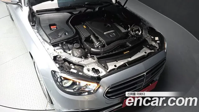 Mercedes-Benz E-Class — Фото автомобиля 6