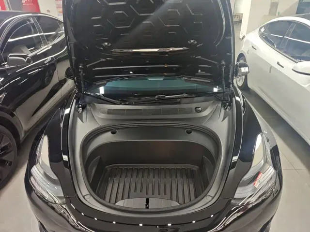 Tesla Model 3 — Фото автомобиля 19
