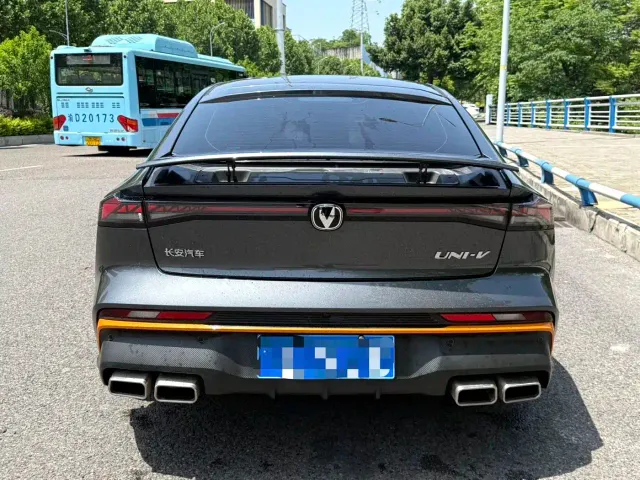 Changan UNI-V — Фото автомобиля 10
