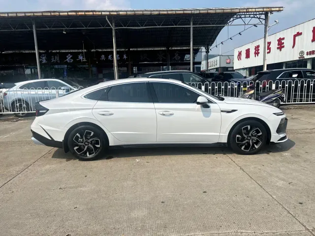 Hyundai Sonata — Фото автомобиля 9