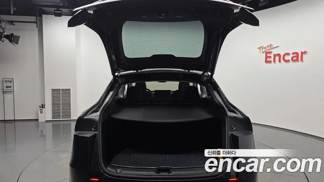 Tesla Model Y — Фото автомобиля 26