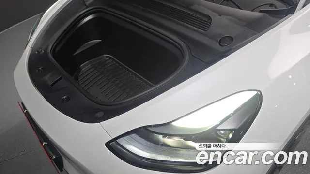 Tesla Model Y — Фото автомобиля 9