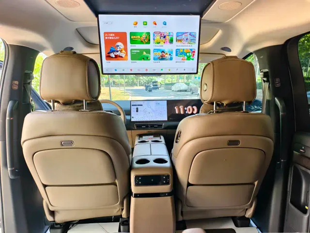 Li Auto MEGA — Фото автомобиля 6