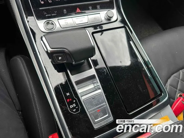 Audi Q8 55 TFSI quattro Premium — Фото автомобиля 7