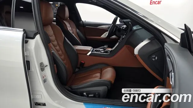BMW 8 Series G15 — Фото автомобиля 16