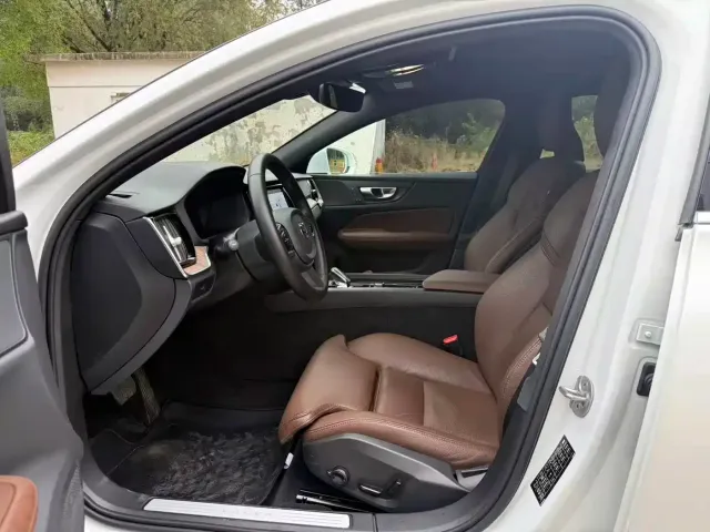 Volvo S60 — Фото автомобиля 6