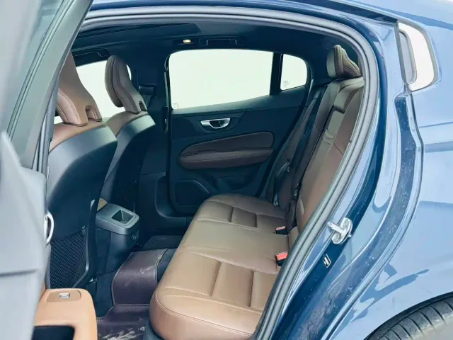 Volvo S60 — Фото автомобиля 9