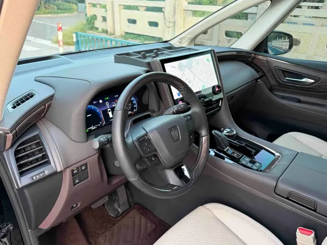 Toyota Vellfire — Фото автомобиля 8
