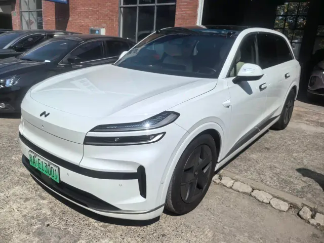 Фотография автомобиля — Onvo L90