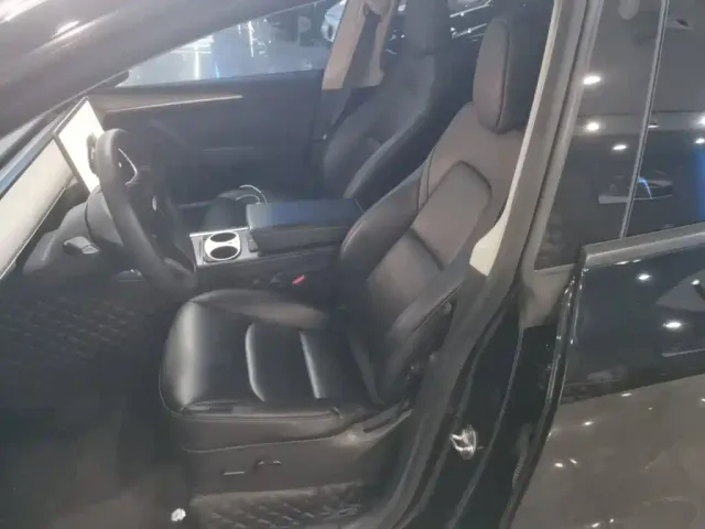 Tesla Model Y — Фото автомобиля 14