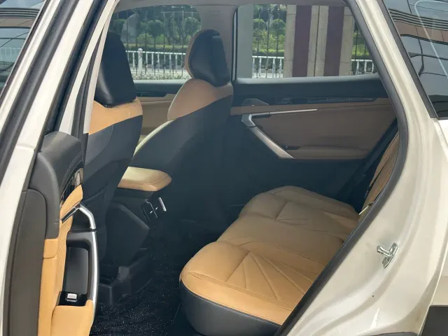 Geely Boyue L — Фото автомобиля 6