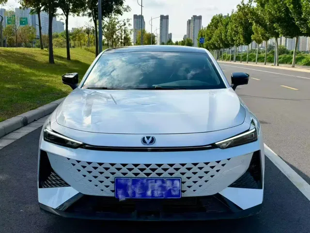 Changan UNI-V — Фото автомобиля 2
