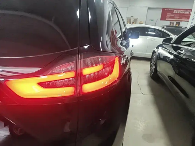 Ford Edge — Фото автомобиля 7