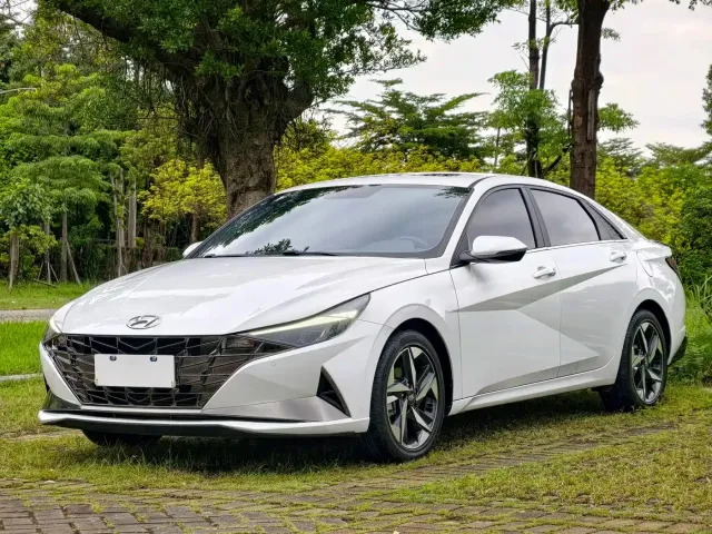 Фотография автомобиля — Hyundai Elantra