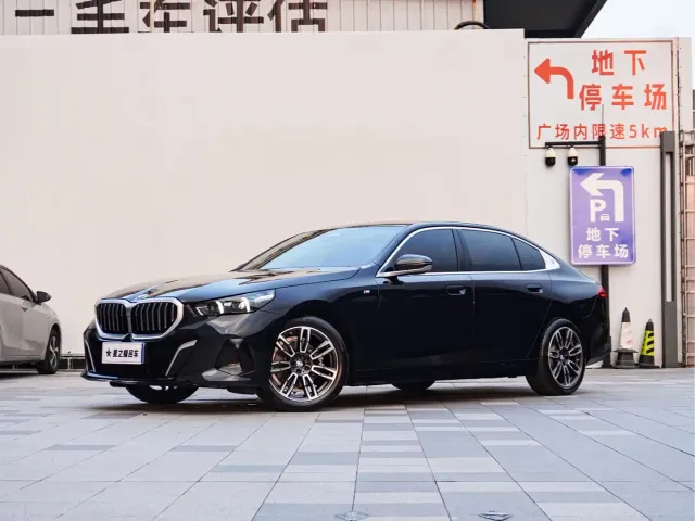 Фотография автомобиля — BMW 5 Series