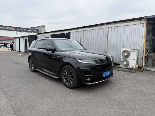 Land Rover Range Rover Sport — Фото автомобиля 3