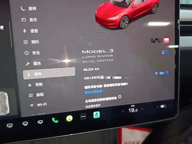 Tesla Model 3 — Фото автомобиля 11