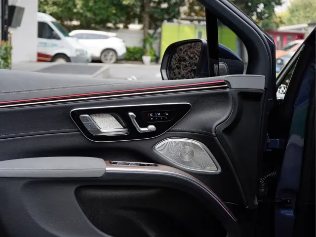 Mercedes-Benz EQS SUV — Фото автомобиля 18