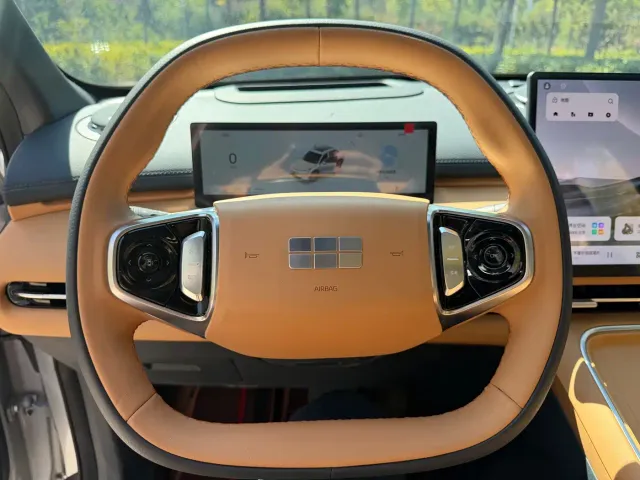 Geely Galaxy Starship 7 EM-i — Фото автомобиля 12