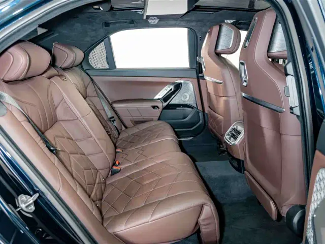 BMW i7 — Фото автомобиля 24