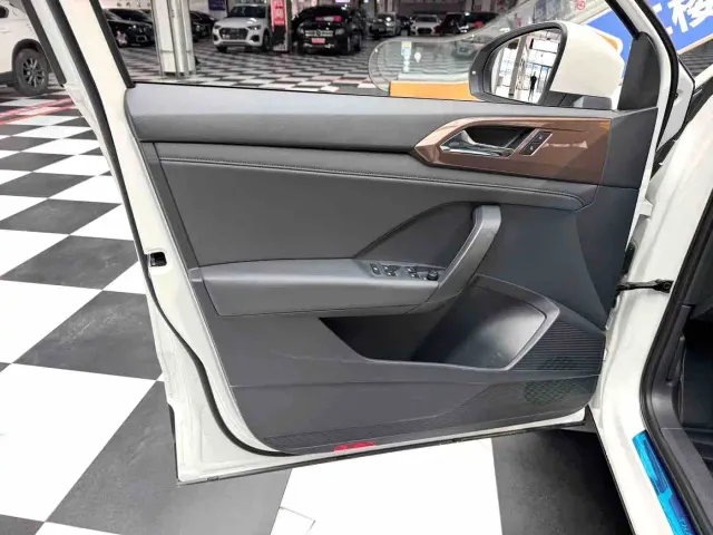 Volkswagen Tharu — Фото автомобиля 6