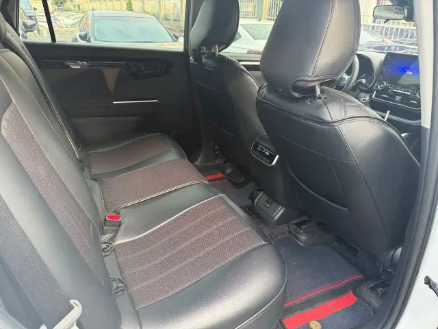 Toyota Highlander — Фото автомобиля 11