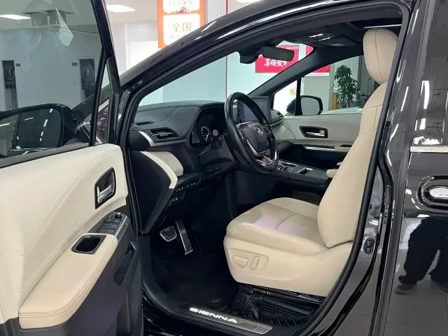Toyota Sienna — Фото автомобиля 5
