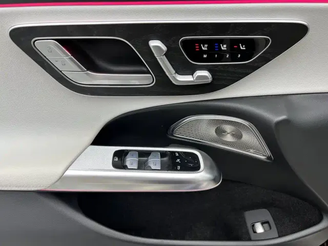 Mercedes-Benz E-Class — Фото автомобиля 15