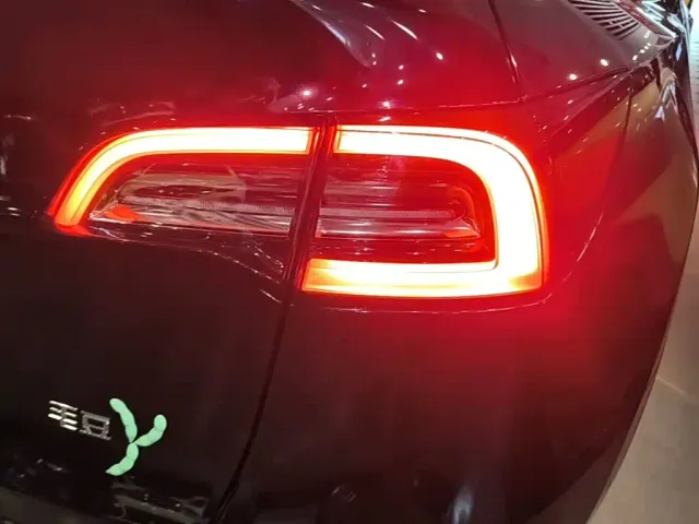 Tesla Model Y — Фото автомобиля 7