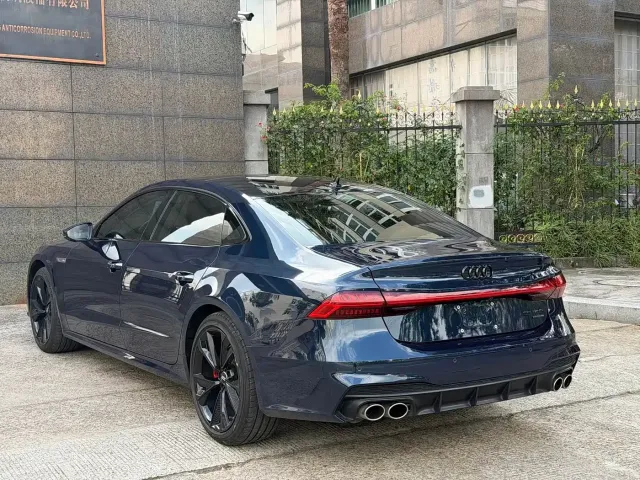 Audi A7L — Фото автомобиля 13