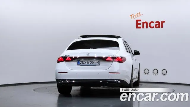 Mercedes-Benz E-Class — Фото автомобиля 4