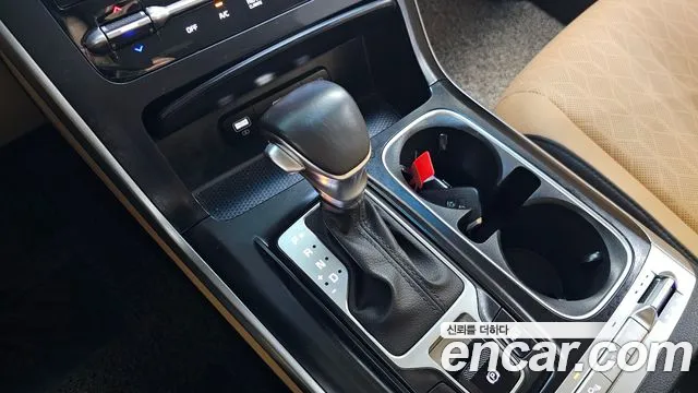 Kia Canival — Фото автомобиля 9