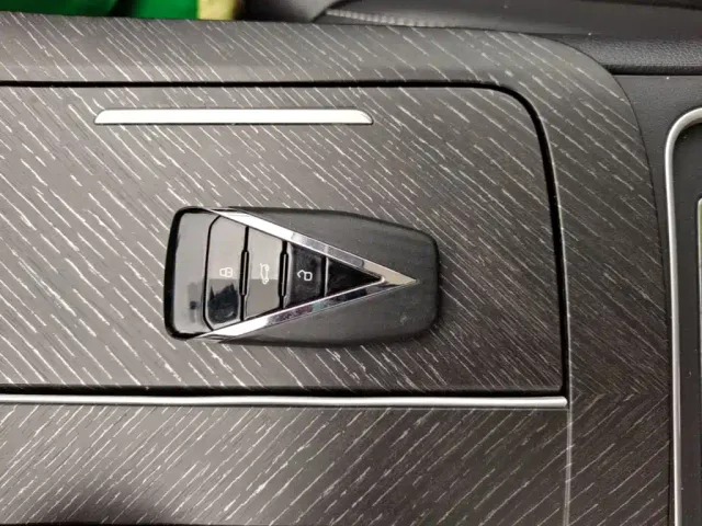 Venucia V-Online — Фото автомобиля 8