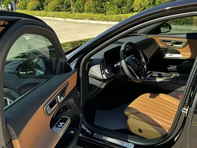 Mercedes-Benz E-Class — Фото автомобиля 3