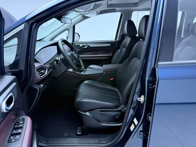 GAC Trumpchi M6 — Фото автомобиля 16
