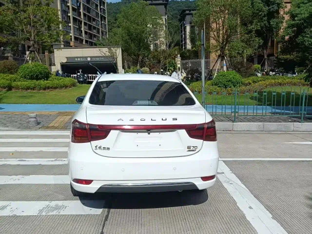 Dongfeng Fengshen E70 — Фото автомобиля 9