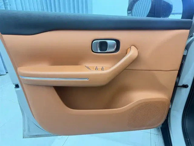 Leapmotor C10 — Фото автомобиля 8