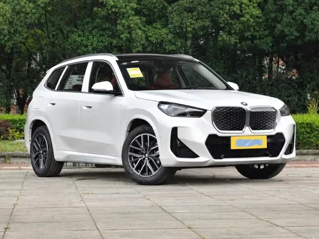 BMW iX1 — Фото автомобиля 3