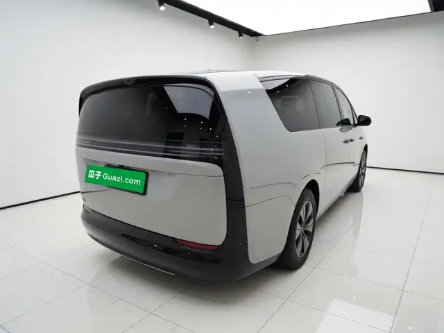 Li Auto MEGA — Фото автомобиля 4